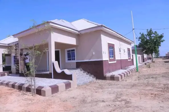 Gwamnan Borno Ya Bayar Da Kyautar Gidaje Ga Ma’aikatan Lafiya a Jihar