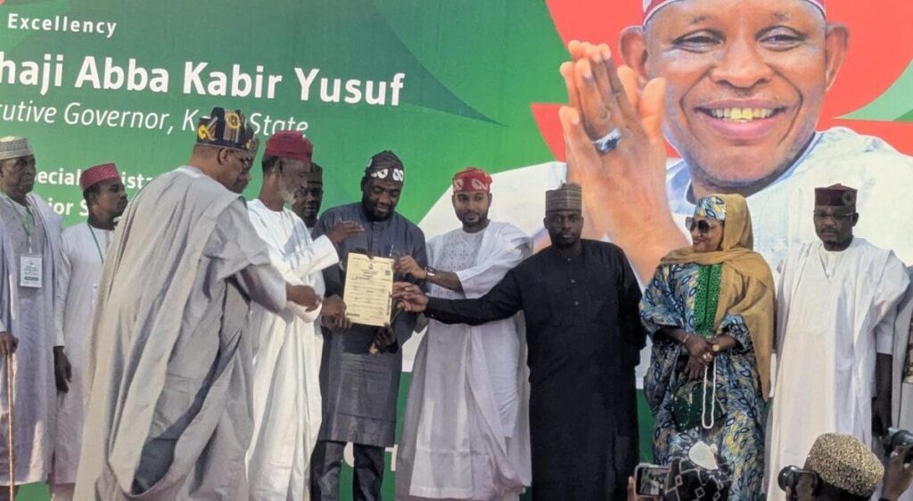 Gwamnatin Kano Ta Raba Filaye Ga Masu Taimakawa Gwamna Sama da 2,500